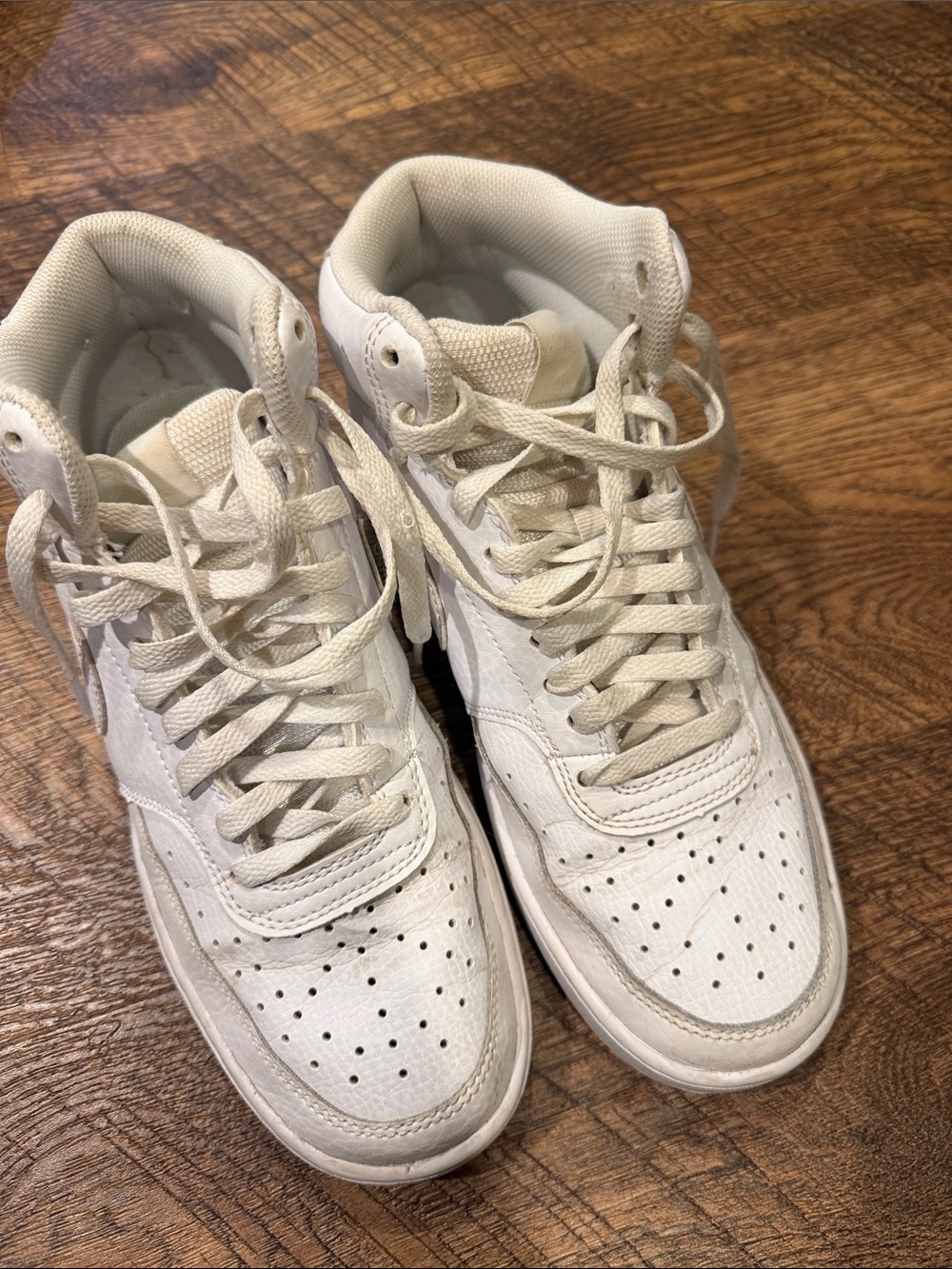 Women’s White Nike High-Top Sneakers m